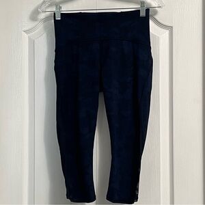 LULULEMON Train Times Crop Camouflaged Midnight Navy Black / Black Womens size 6
